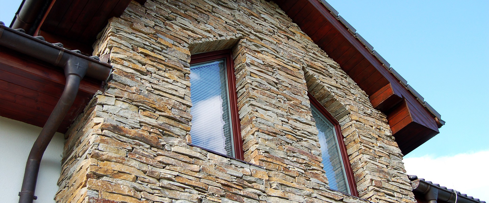 Natursteinfassade